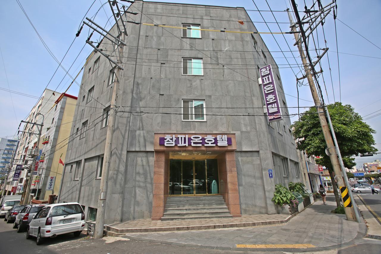 Hotel Champion